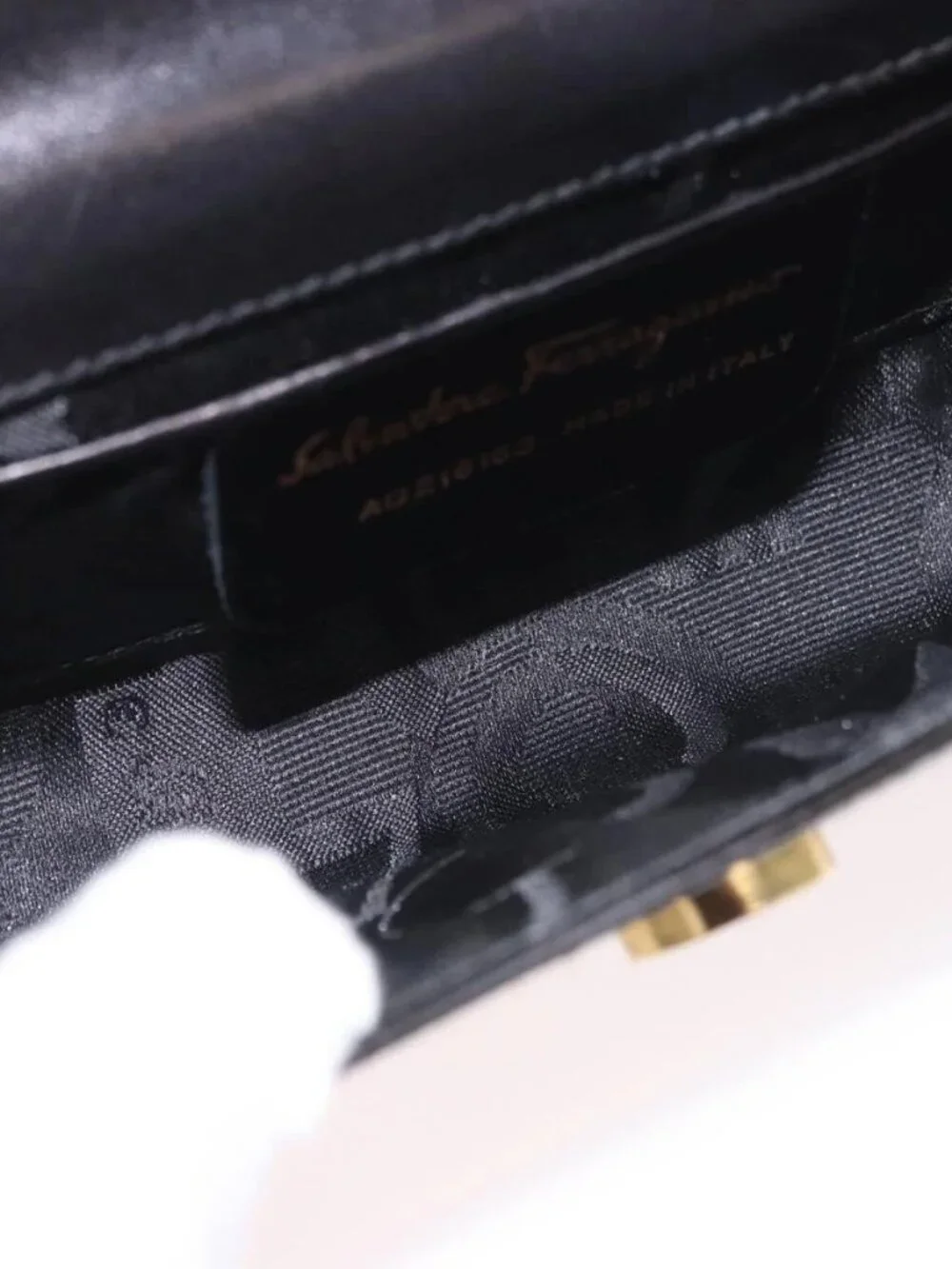 Salvatore Ferragamo Vara Ribbon Chain Bag Patent Leather Black Gold Auth bs35689